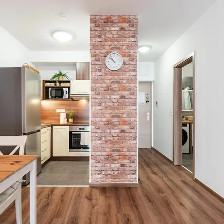 Garage-200m To Subway-prestige 08-2 Budapest