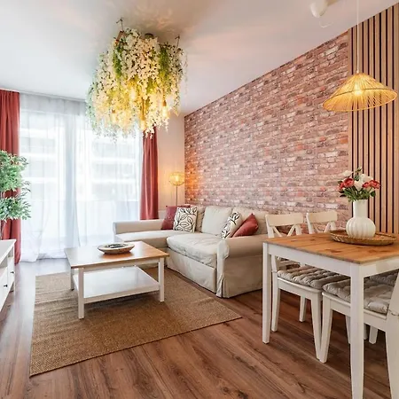 Garage-200m To Subway-prestige 08-2 * Budapest