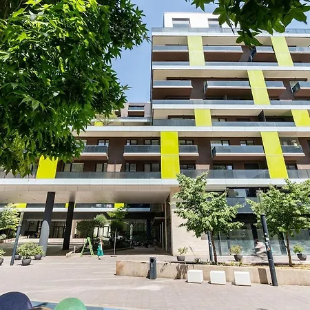 Garage-200m To Subway-prestige 08-2 * Budapest
