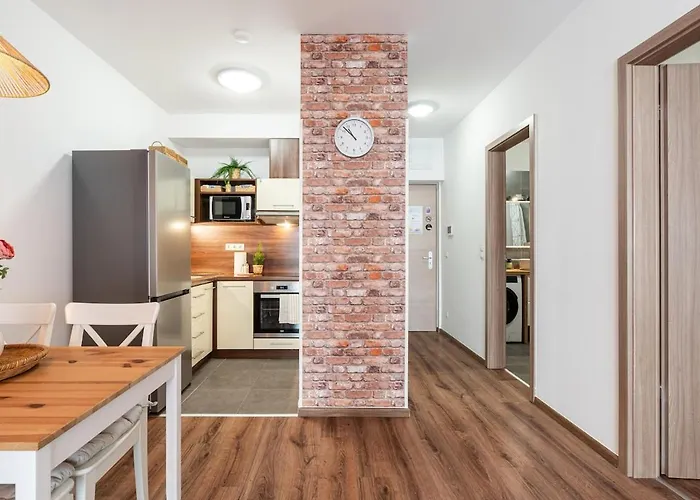 Garage-200m To Subway-prestige 08-2 Budapest